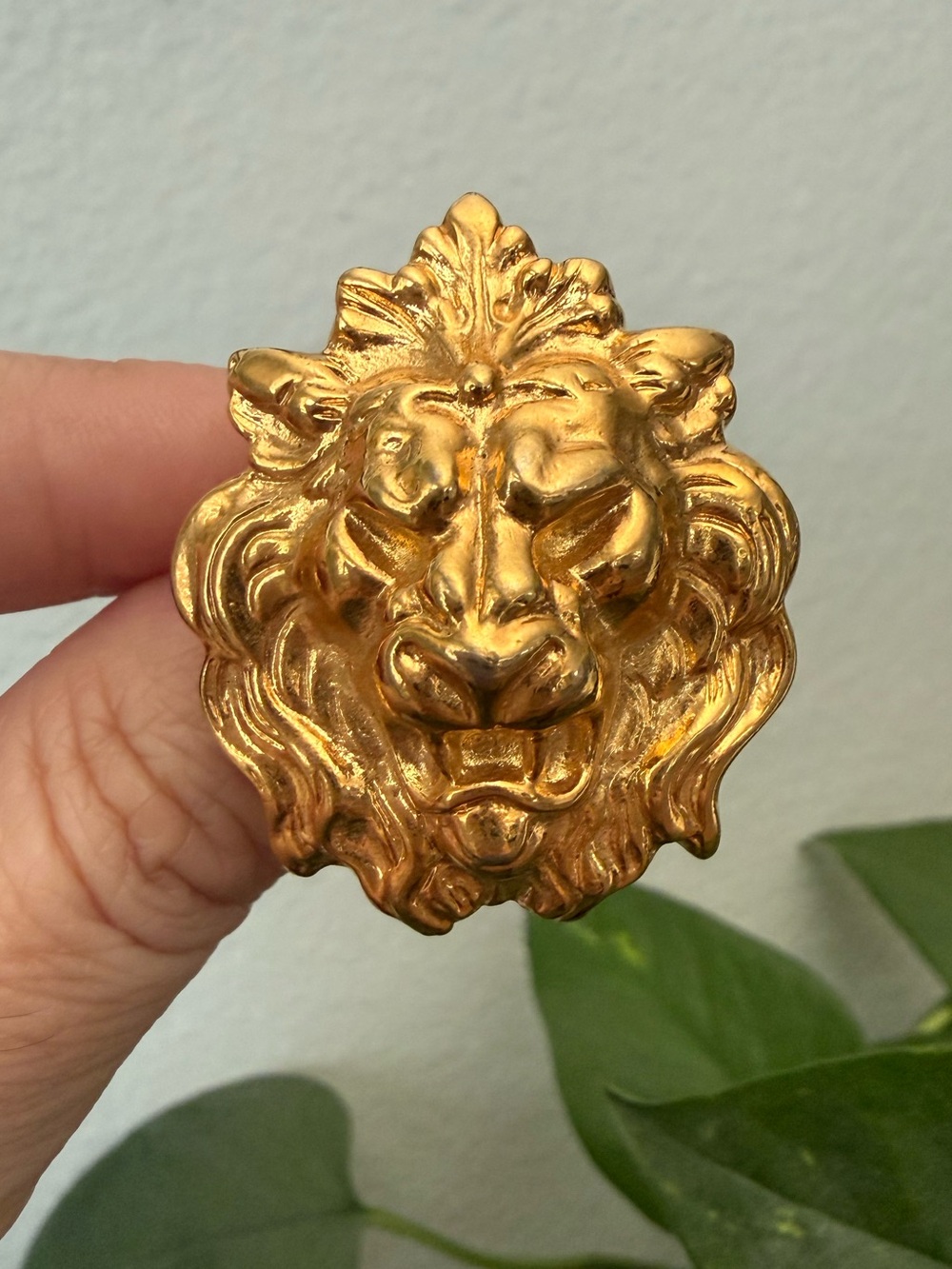 Vintage Anne Klein Gold Lion Head Scarf Clip Gold Plated Roaring Lion 80’s 90’s